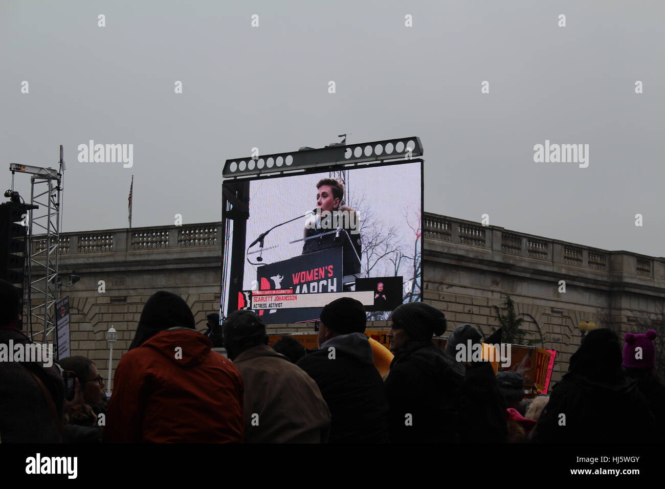 Distrikt von Columbia, USA. 21 Jan, 2017. Die Demonstranten sehen Sie Schauspielerin und Aktivistin Scarlett Johansson auf den Livestream. Stockfoto