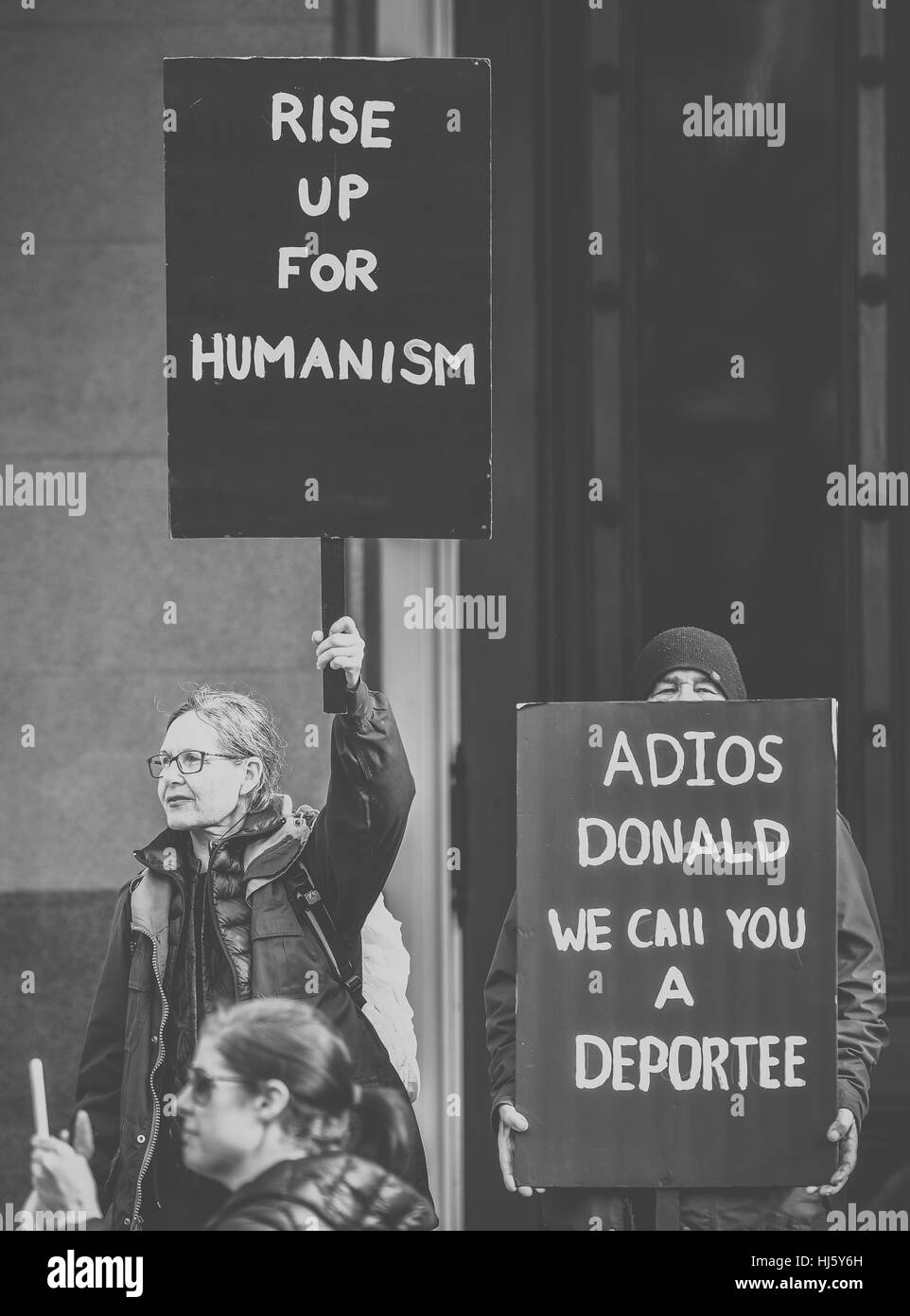 Sacramento, Vereinigte Staaten. 20. Januar 2017. Ein große böse Protest gegen die Amtseinführung von Präsident Donald Trump marschierten um Sacramento Datenverkehr blockiert und Sammelpunkt an der California State Capitol Kredit: Alex Arnold/Alamy Live News Stockfoto