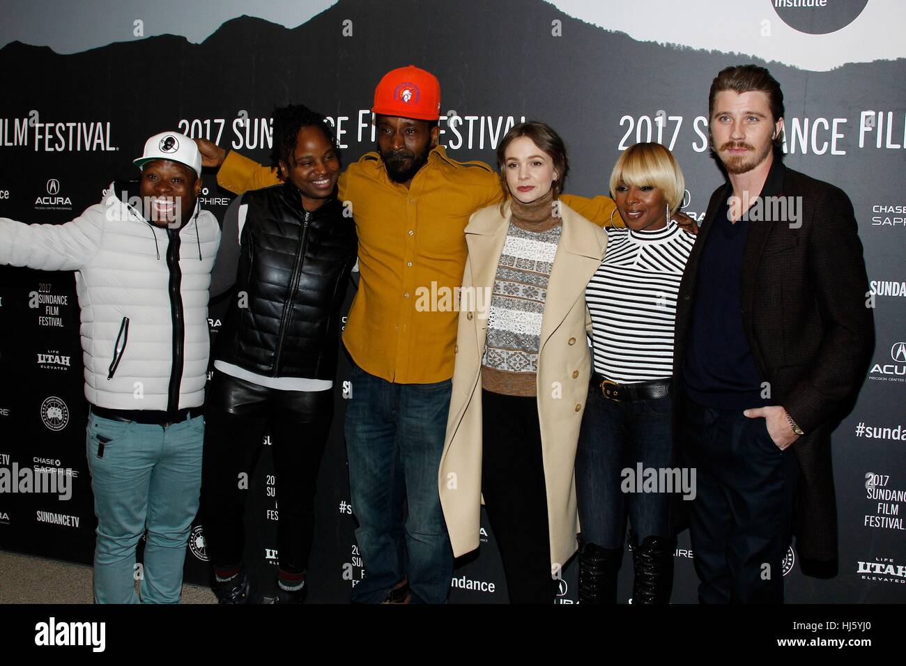 Park City, Utah, USA. 21. Januar 2017. Jason Mitchell, Dee Rees, Rob Morgan, Carey Mulligan, Blige, Garrett Hedlund im Ankunftsbereich für MUDBOUND Premiere beim Sundance Film Festival 2017, Eccles Theatre, Park City, UT 21. Januar 2017. Bildnachweis: James Atoa/Everett Collection/Alamy Live-Nachrichten Stockfoto