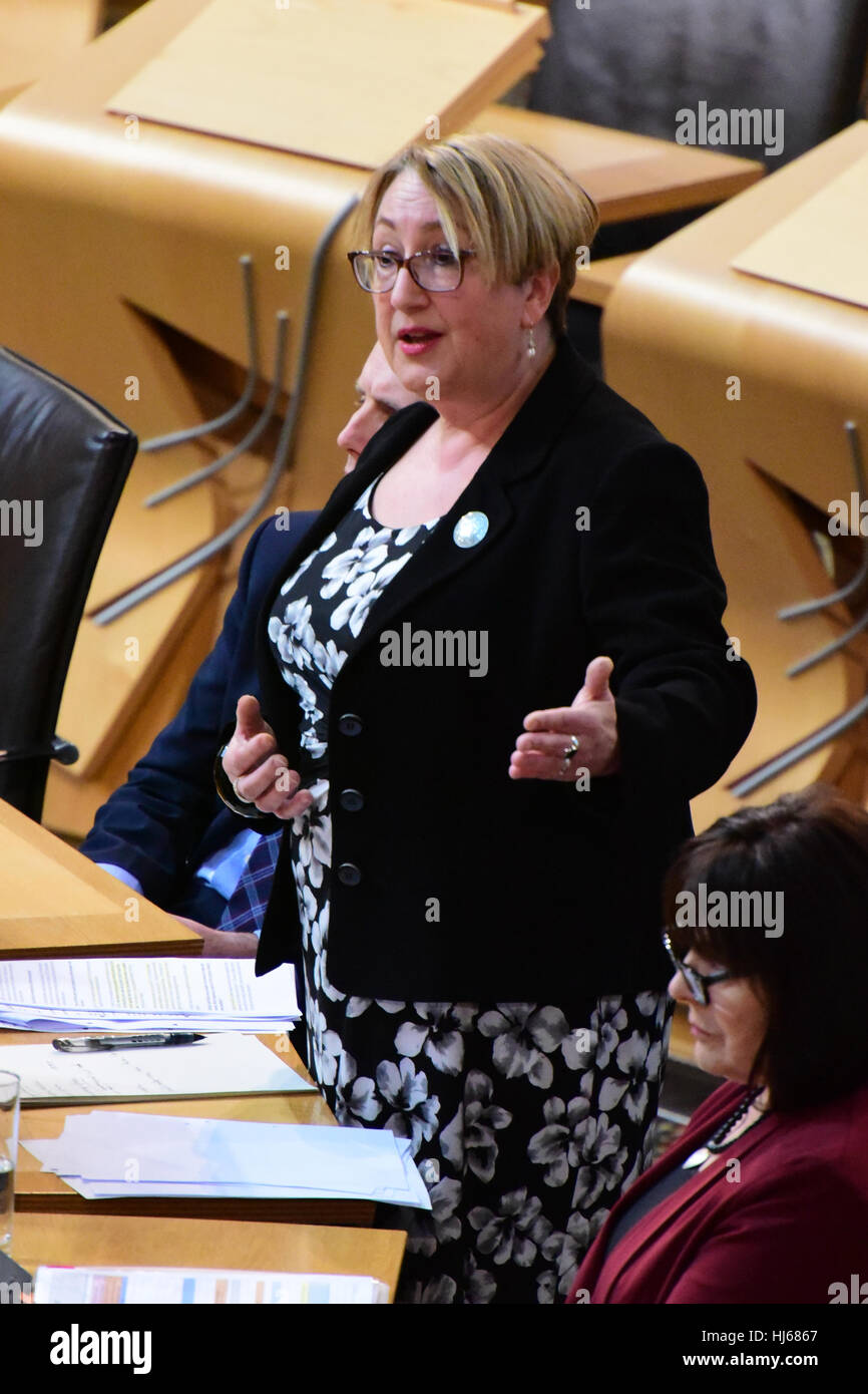 Edinburgh, Schottland. 26. Januar 2017. Annabelle Ewing, Minister für öffentliche Sicherheit und Recht, macht eine Aussage im schottischen Parlament verkündet eine unabhängige Untersuchung der Hass-Verbrechen-Gesetzgebung in Schottland © Ken Jack / Alamy Live News Stockfoto