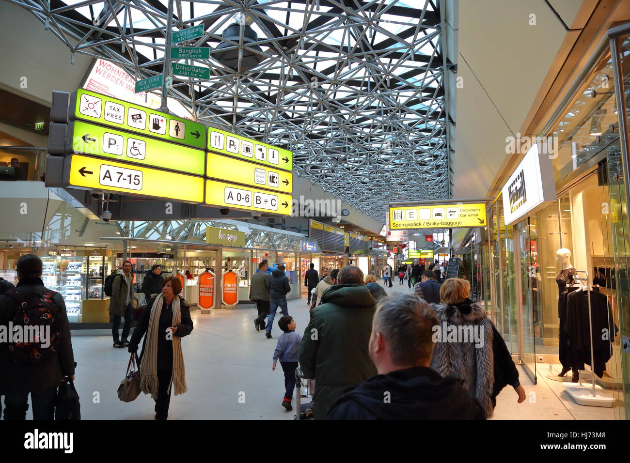 Abflughalle am Flughafen Berlin-Tegel, Deutschland Stockfoto