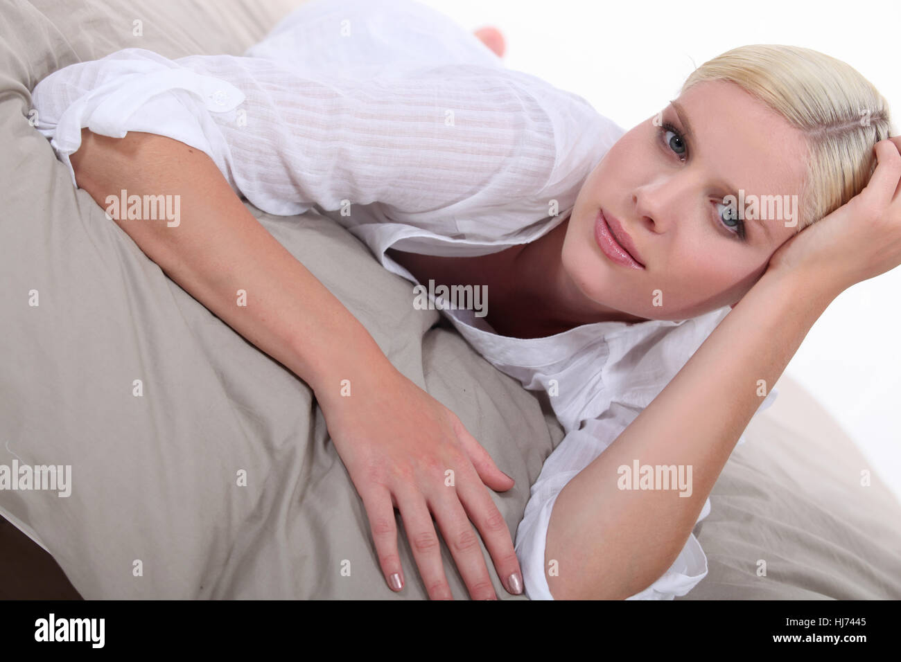 Frau, innen, Weiblich, Bett, Lüge, Lügen, Lügen, müde, Schlafzimmer, zu erleichtern, zu erleichtern, Stockfoto