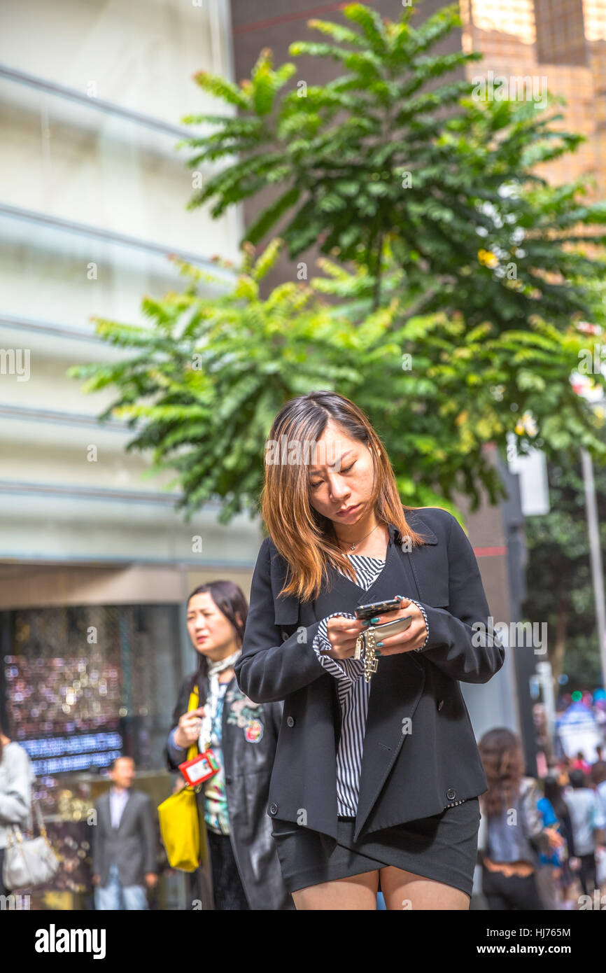 asiatische Frau einkaufen Stockfoto