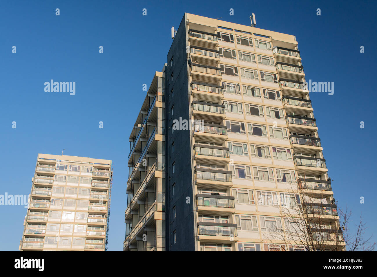 Zwei high-Rise Wohnblöcke Rat im Vereinigten Königreich. Stockfoto