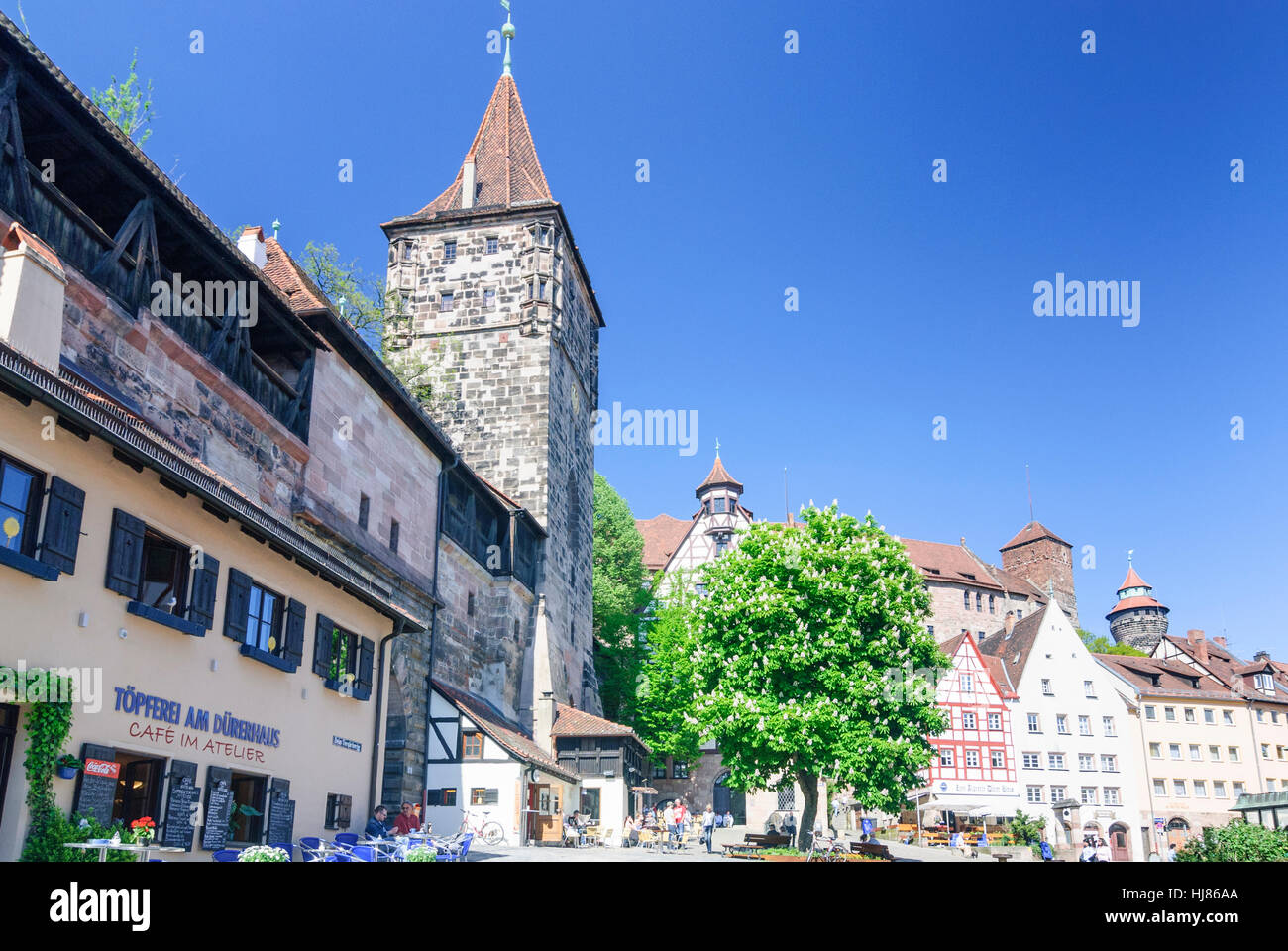 Nürnberg, Nürnberg: Altstadt; Tiergärtner Tor, Blick auf die Burg, Mittelfranken, Mittelfranken, Bayern, Bayern, Deutschland Stockfoto