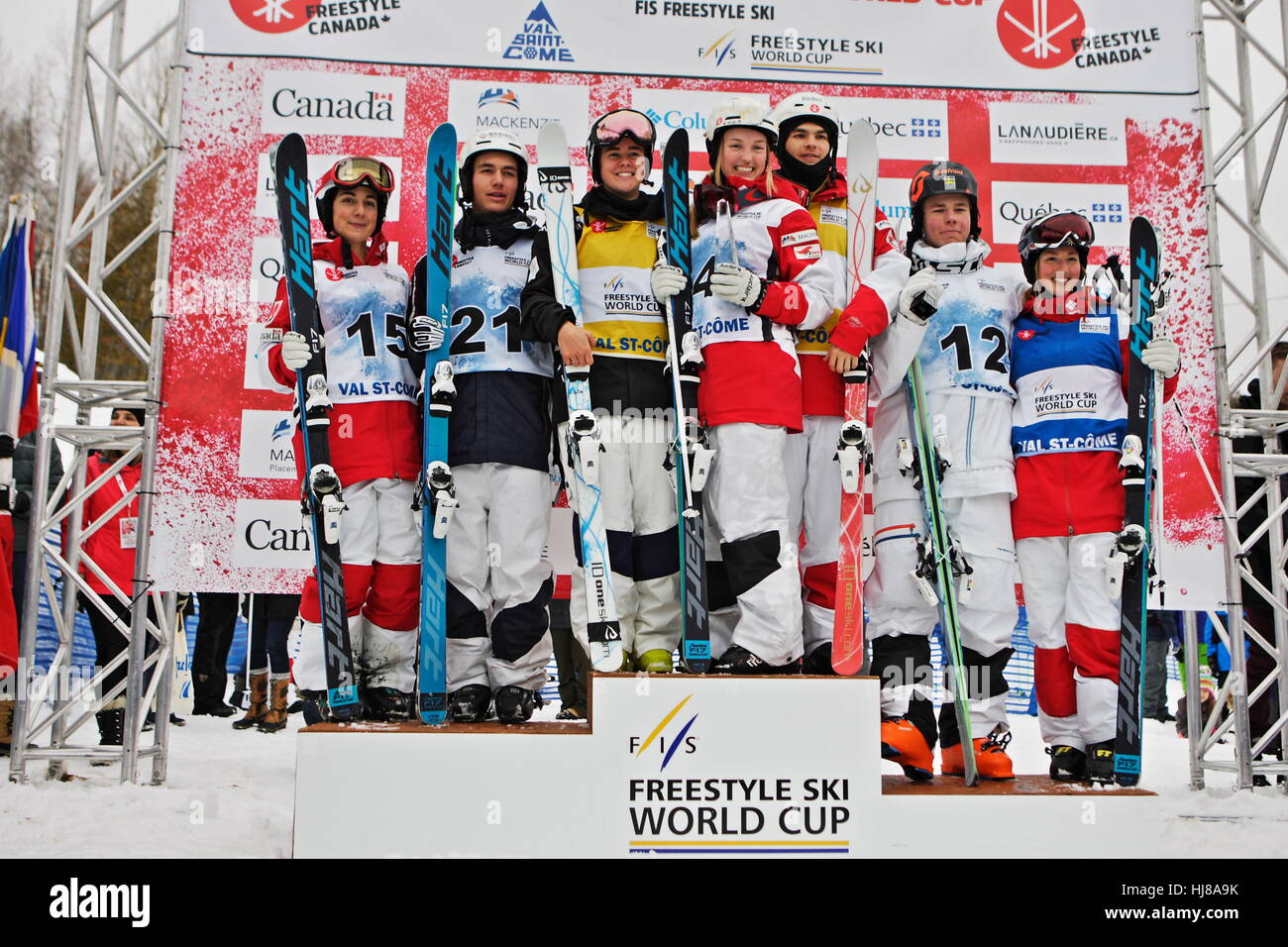 Das Podium beim Freestyle Ski World Cup Event statt Val Saint-Come, Quebec, 21. Januar 2017 Stockfoto