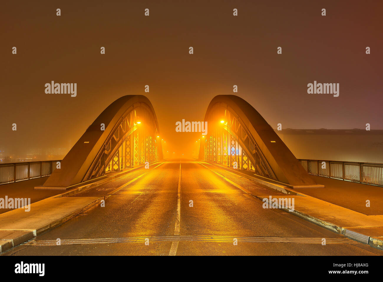 Honsellbrücke bei Nacht, street Lights, Osthafen, Frankfurt, Hessen, Deutschland Stockfoto