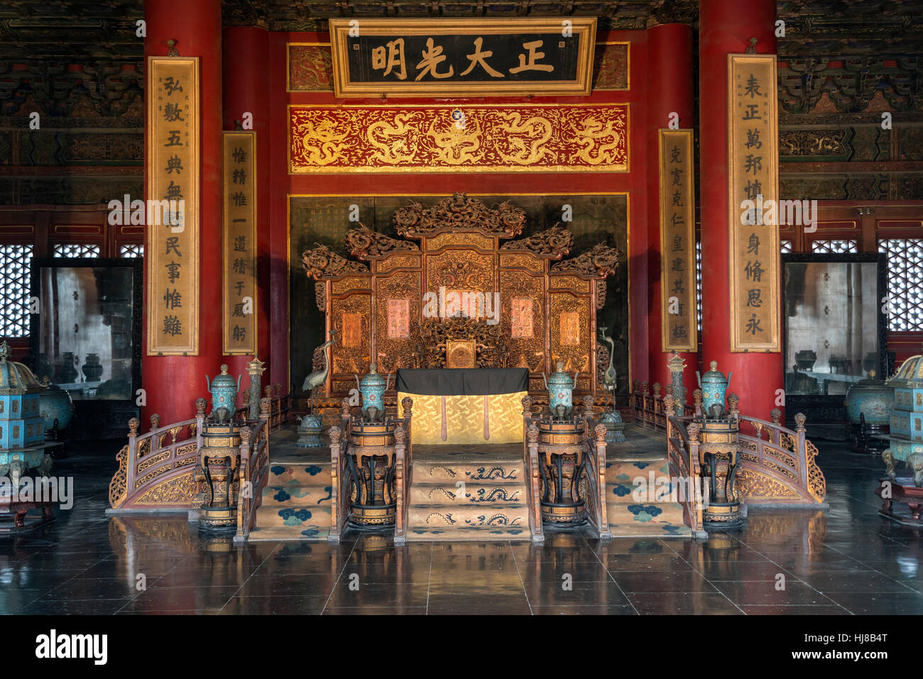 Thron im Palast der Himmlischen Reinheit, Verbotene Stadt, Peking, China Stockfoto