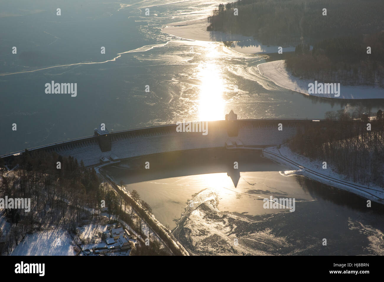 Stockum mit ADAC Campingplatz, Winterwetter, Schnee, Niedrigwasser am Möhnesee, Sauerland, Ruhr und Umgebung, Nordrhein-Westfalen, Deutschland Stockfoto