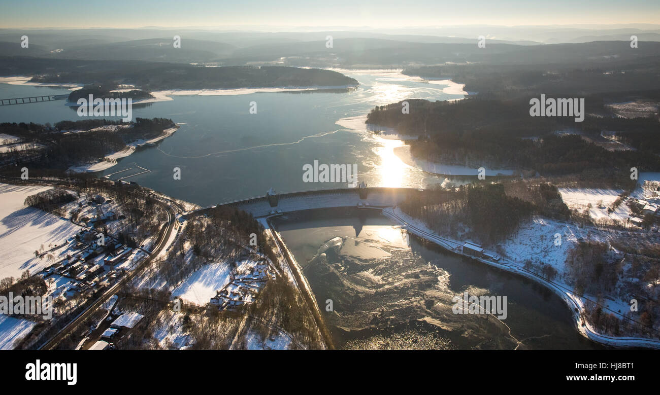 Stockum mit ADAC Campingplatz, Winterwetter, Schnee, Niedrigwasser am Möhnesee, Sauerland, Ruhr und Umgebung, Nordrhein-Westfalen, Deutschland Stockfoto