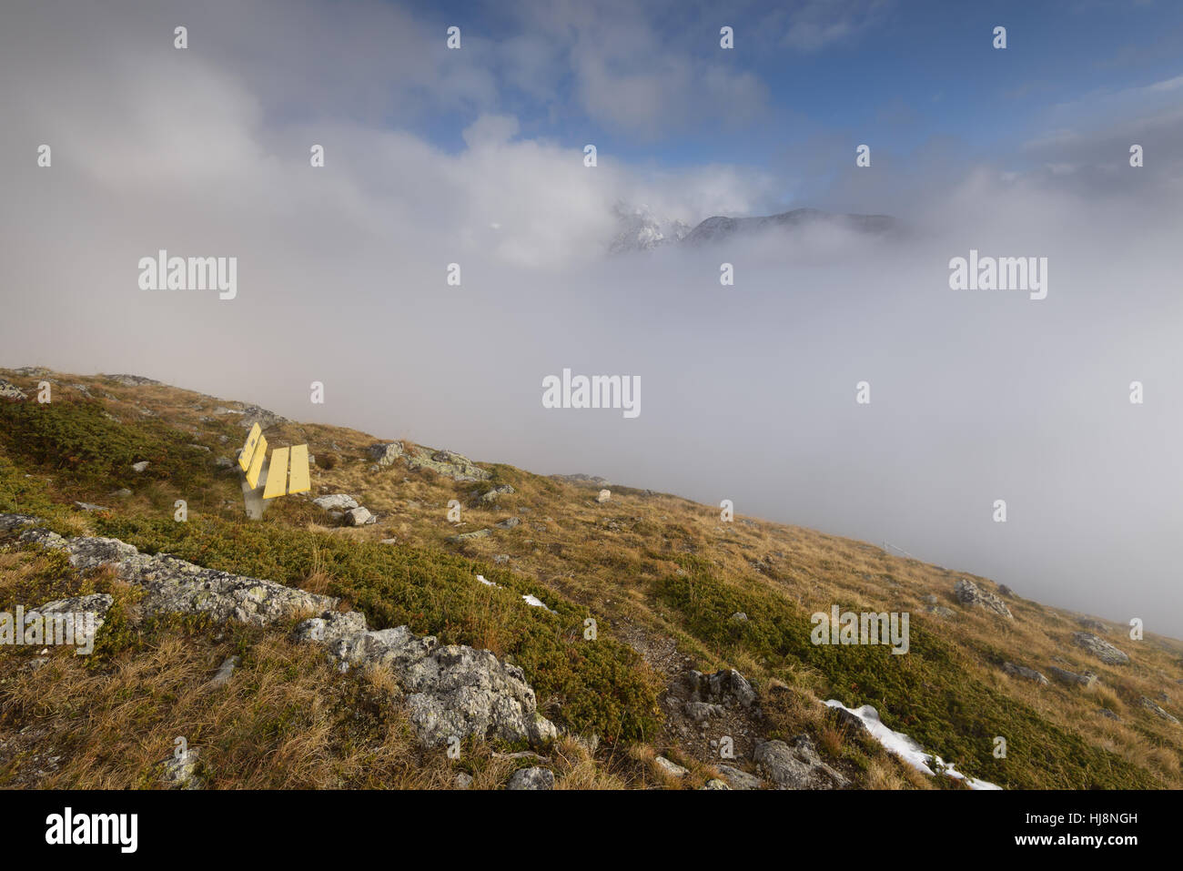 Landschaft im Nebel, Engadin, Schweiz Stockfoto
