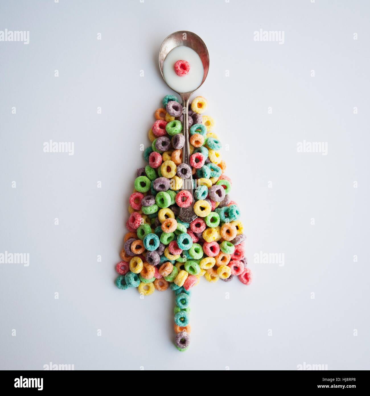 Konzeptionelle Weihnachtsbaum gemacht von Frühstücks-Cerealien Stockfoto
