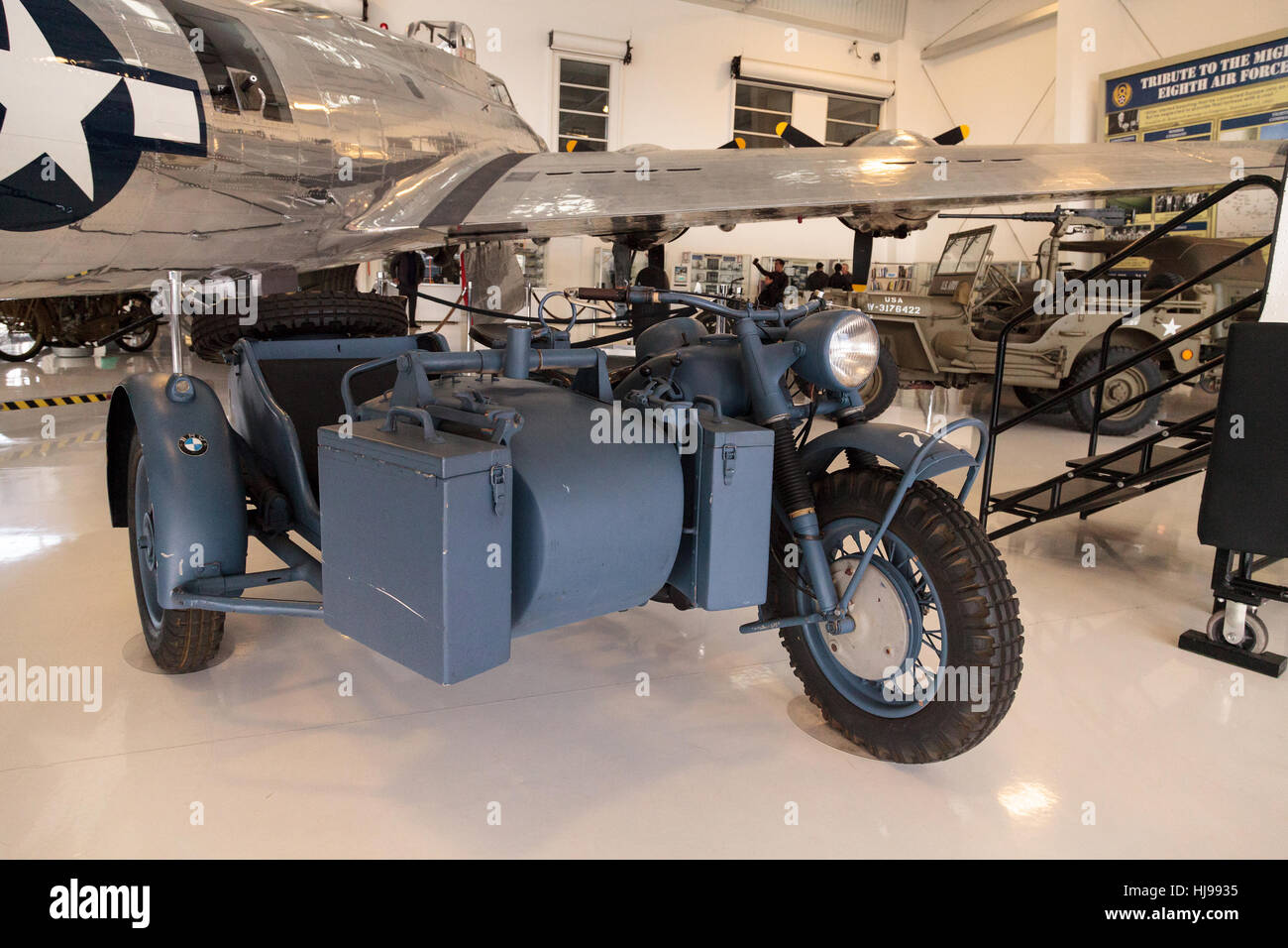 Santa Ana, CA, USA - 21. Januar 2017: Grau 1943 BMW Motorrad und Beiwagen auf der Lyon-Air-Museum in Santa Ana, Calif angezeigt Stockfoto