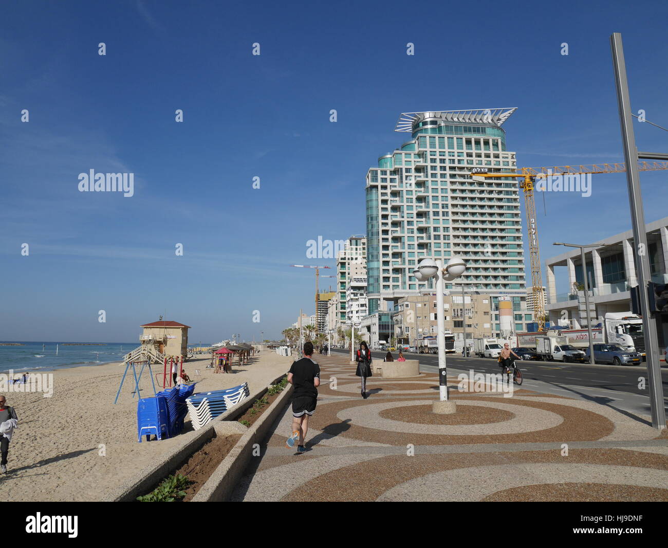Tel Aviv Skyline aus Uferpromenade gesehen Stockfoto