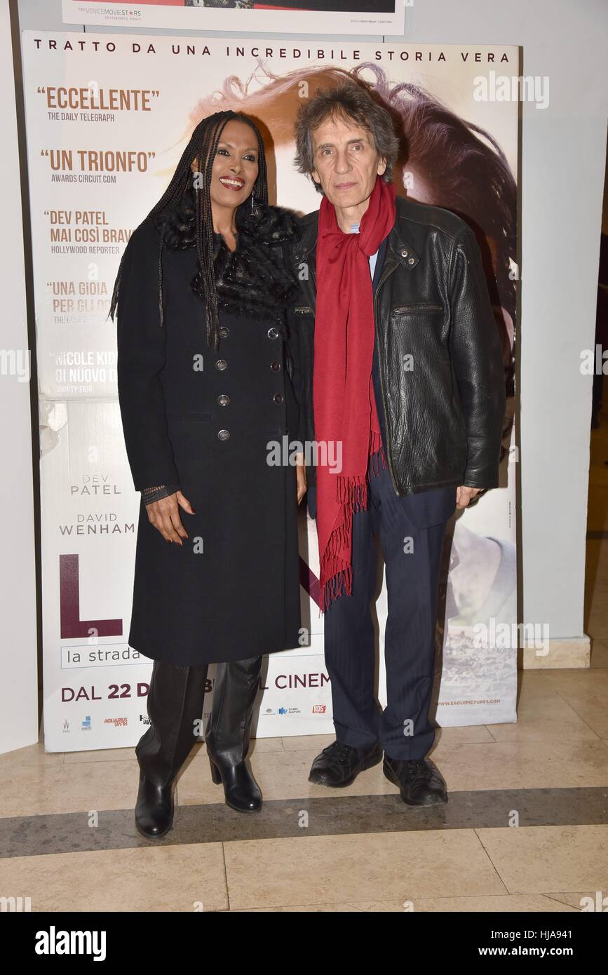 Zeudi Araya und Massimo Spano Teilnahme an der Premiere von 'Löwe' in der Casa del Cinema Villa Borghese in Rom, Italien.  D: Zeudi Araya, Massimo Spano wo: Rom, Latium, Italien bei: Kredit-22. Dezember 2016: IPA/WENN.com ** nur verfügbar für die Veröffentlichung in UK, USA, Deutschland, Österreich, Schweiz ** Stockfoto