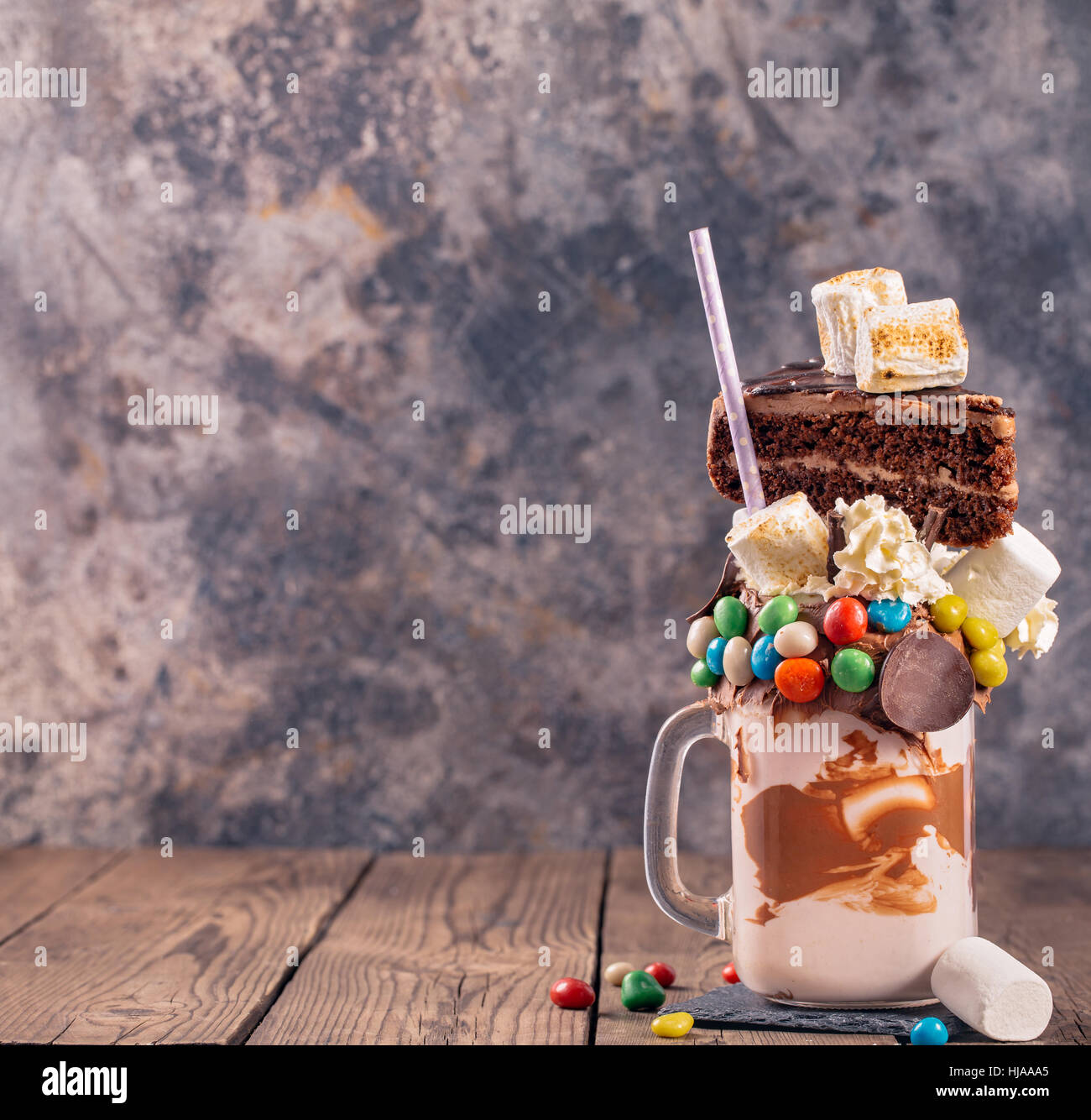 Hausgemachte Monster Milchshake mit Textfreiraum Stockfoto