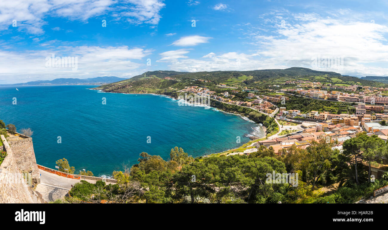 Panorama der Nordinsel Küste von Sardinien, Italien. Malerische Aussicht von Castelsardo Altstadt Stockfoto