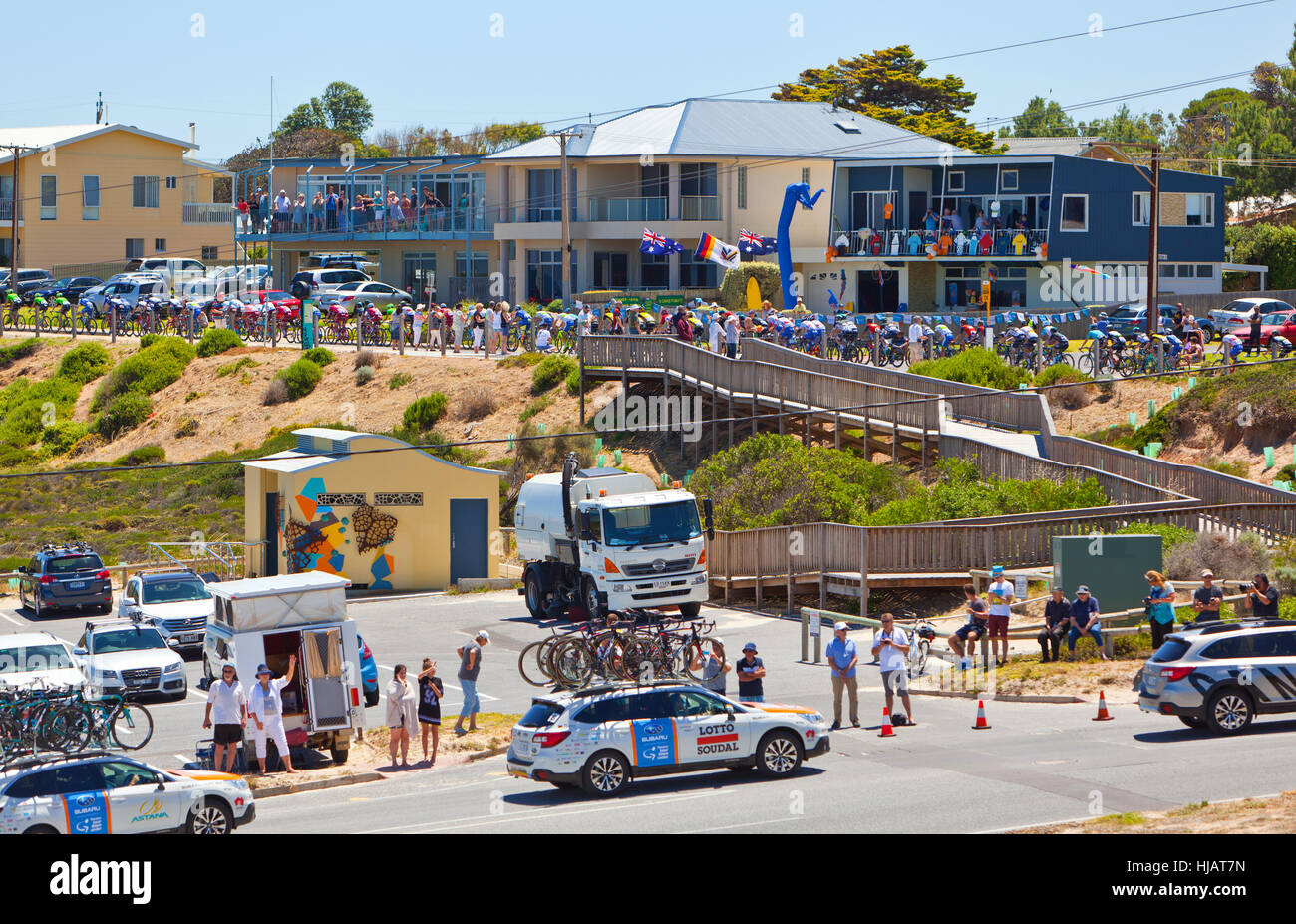 Tour Down Under TDU Santos Bike-Radrennen Menge Aldinga Beach South Australian Australia Sport Sportveranstaltung in die Pedale Stockfoto