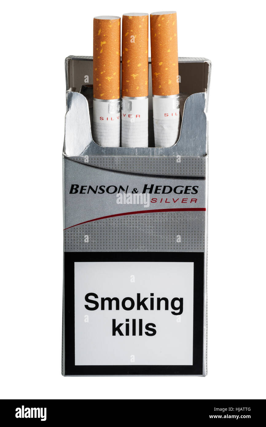 Benson & Hedges Zigaretten auf weißem Hintergrund Stockfoto