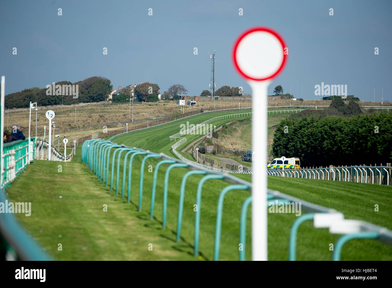 Winning Post und die Strecke in Brighton Rennbahn, Sussex, UK Stockfoto