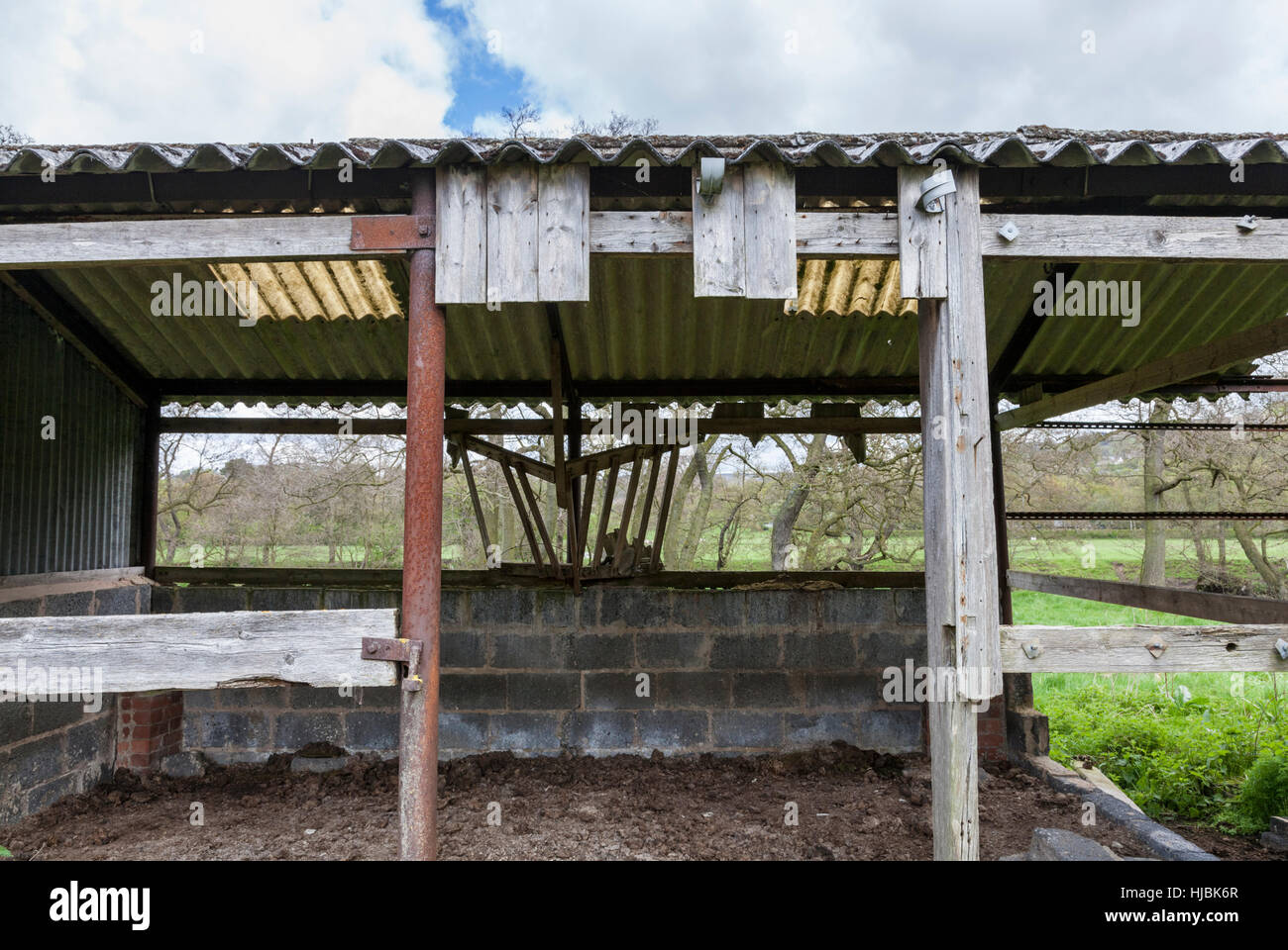 Alte Schuppen. Stillgelegte landwirtschaftliche Gebäude, Derbyshire, England, Großbritannien Stockfoto