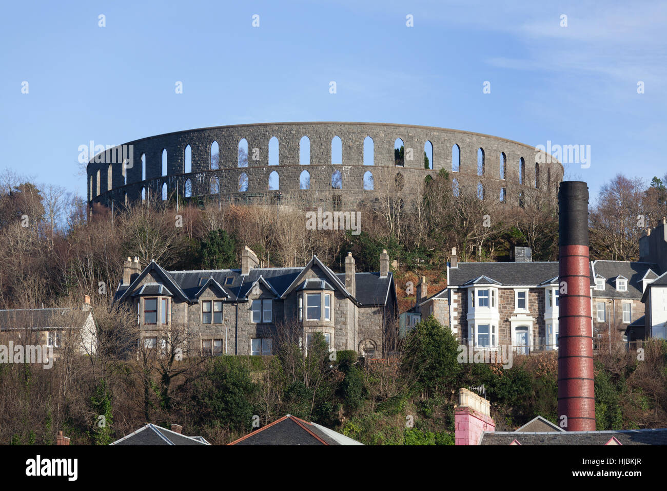 Stadt von Oban, Schottland. Malerische Aussicht auf mit McCaig es Tower. Stockfoto