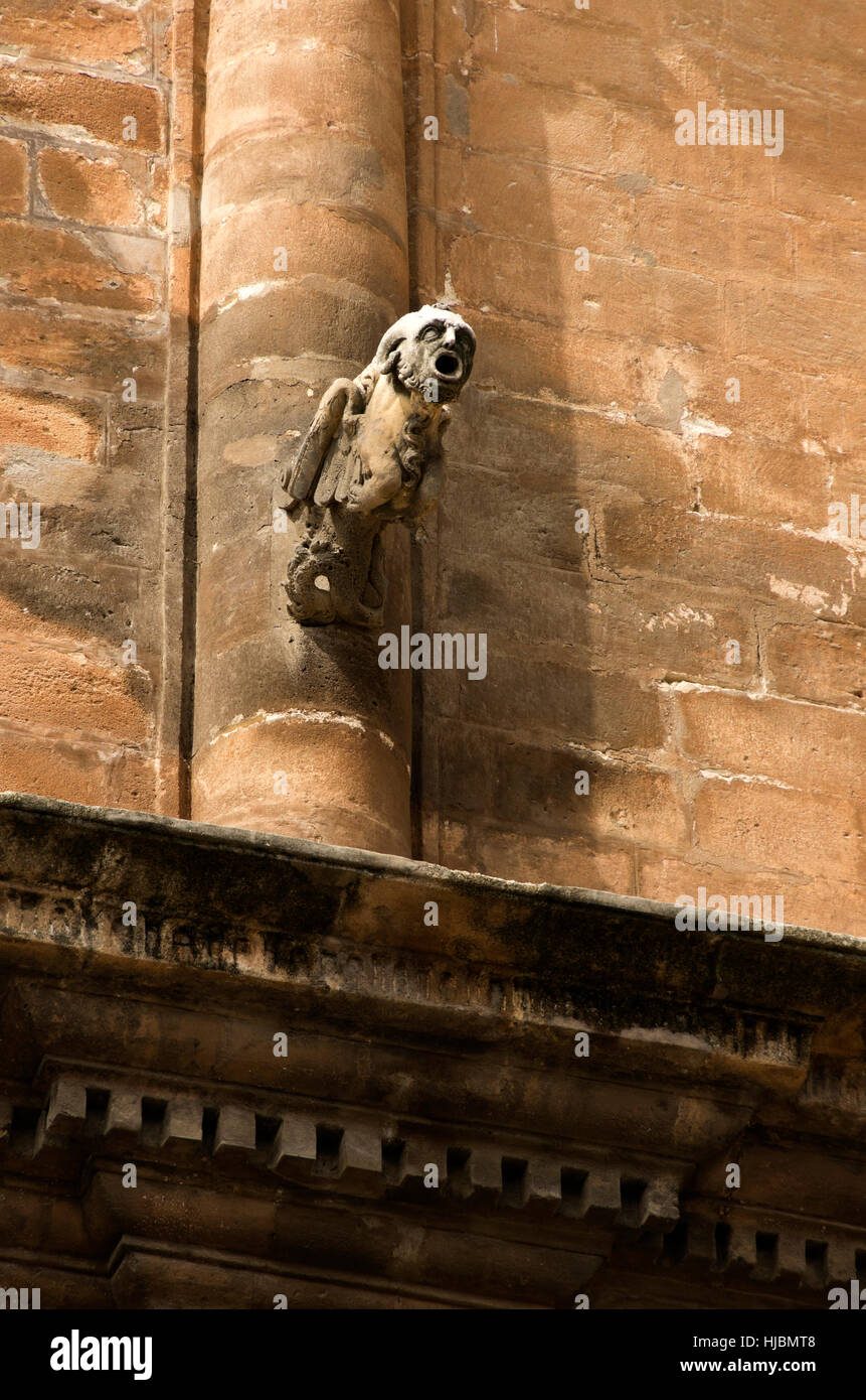 Sevilla, Spanien, Espana, Gargoyle auf der Seite des Gebäudes. Stockfoto
