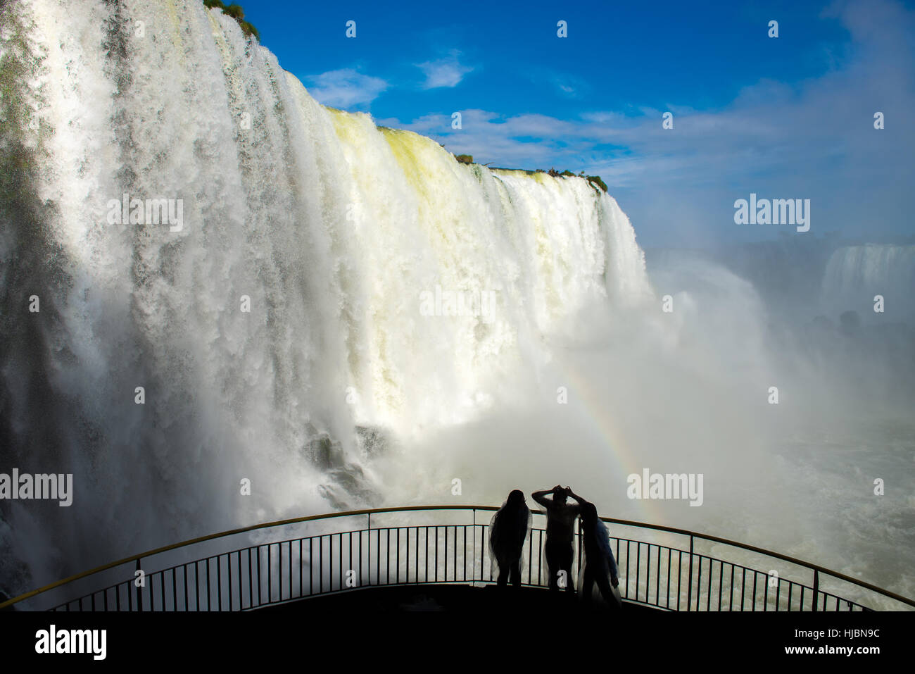 Foz do Iguaçu, Brasilien - 9. Juli 2016: Iguacu Cataratas (Iguazu) Falls befindet sich auf der Grenze zwischen Brasilien und Argentinien Stockfoto