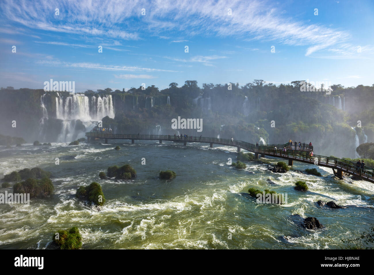 Foz do Iguaçu, Brasilien - 9. Juli 2016: Iguacu Cataratas (Iguazu) Falls befindet sich auf der Grenze zwischen Brasilien und Argentinien Stockfoto