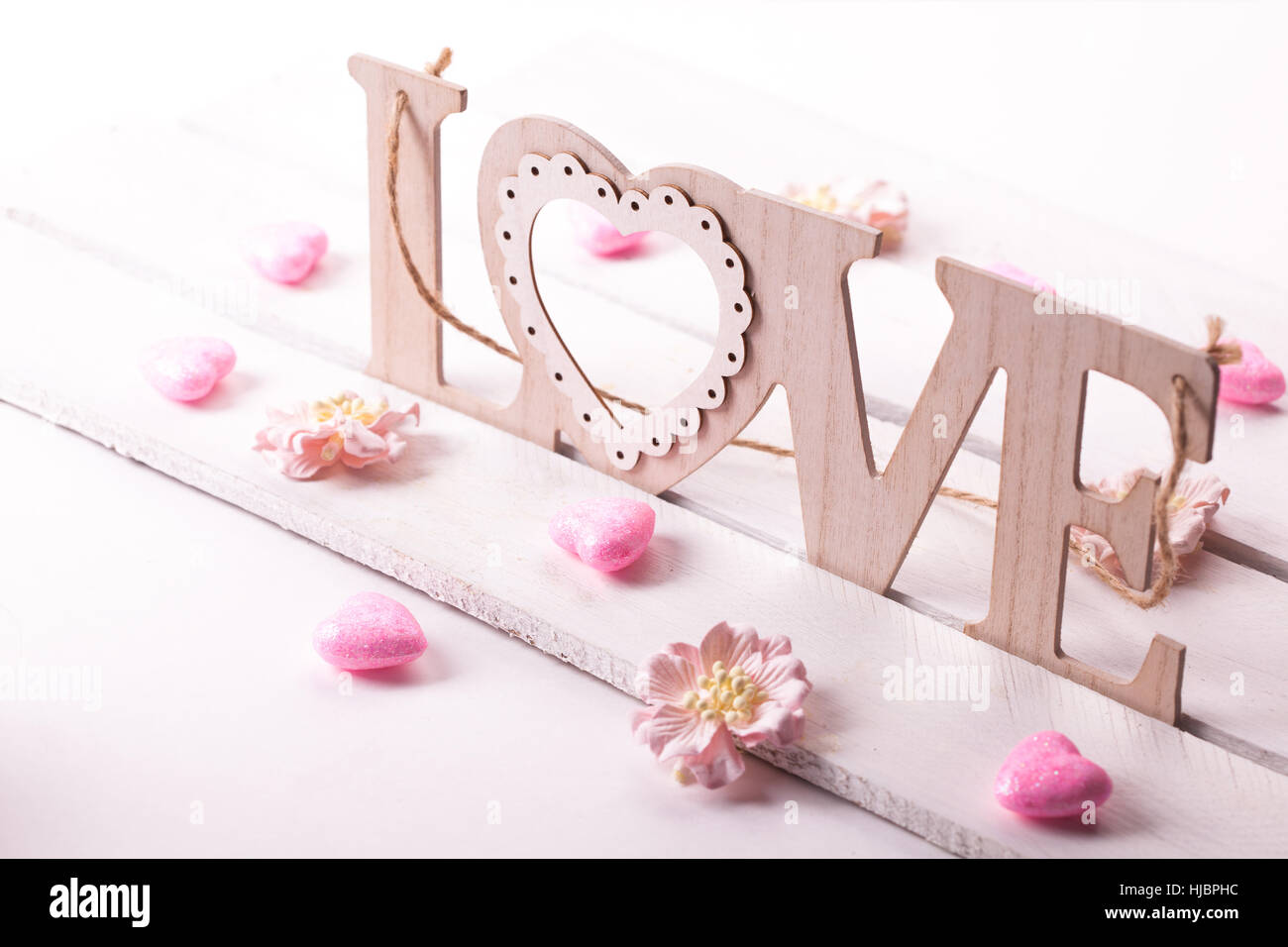 Liebesbriefe auf hölzernen Hintergrund Stockfoto