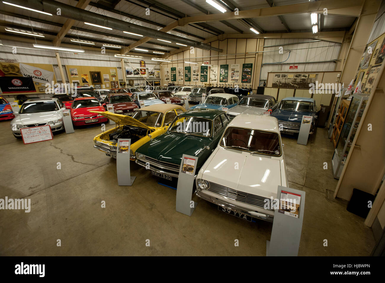 Oldtimer Vauxhall Heritage-Kollektion gehalten in der Auto-Hersteller-Fabrik in Luton, England Stockfoto