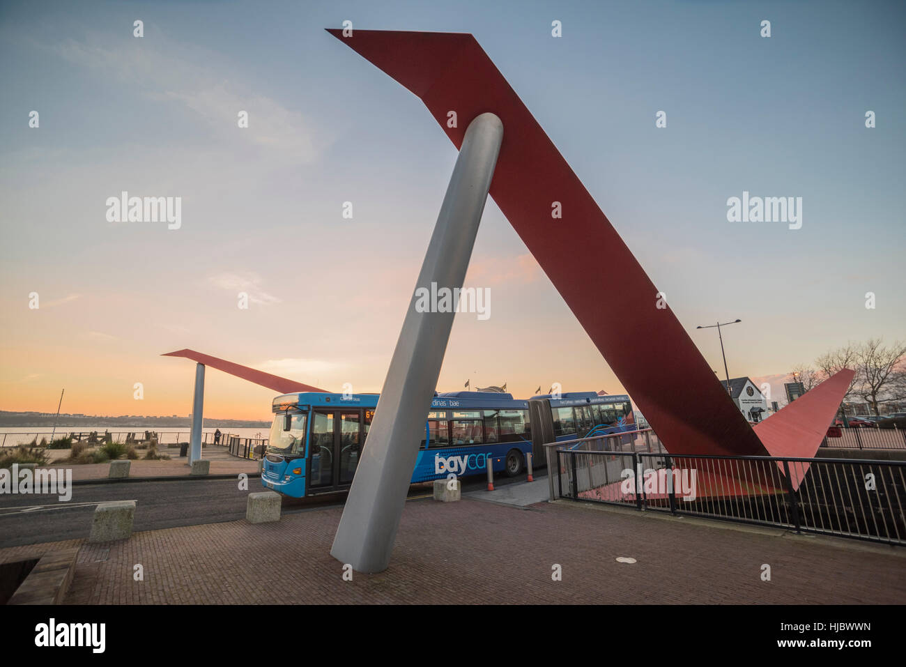 Porth Teigr Brücke, Cardiff Bay. Wissen lokal als Origami Brücke. PHILLIP ROBERTS Stockfoto