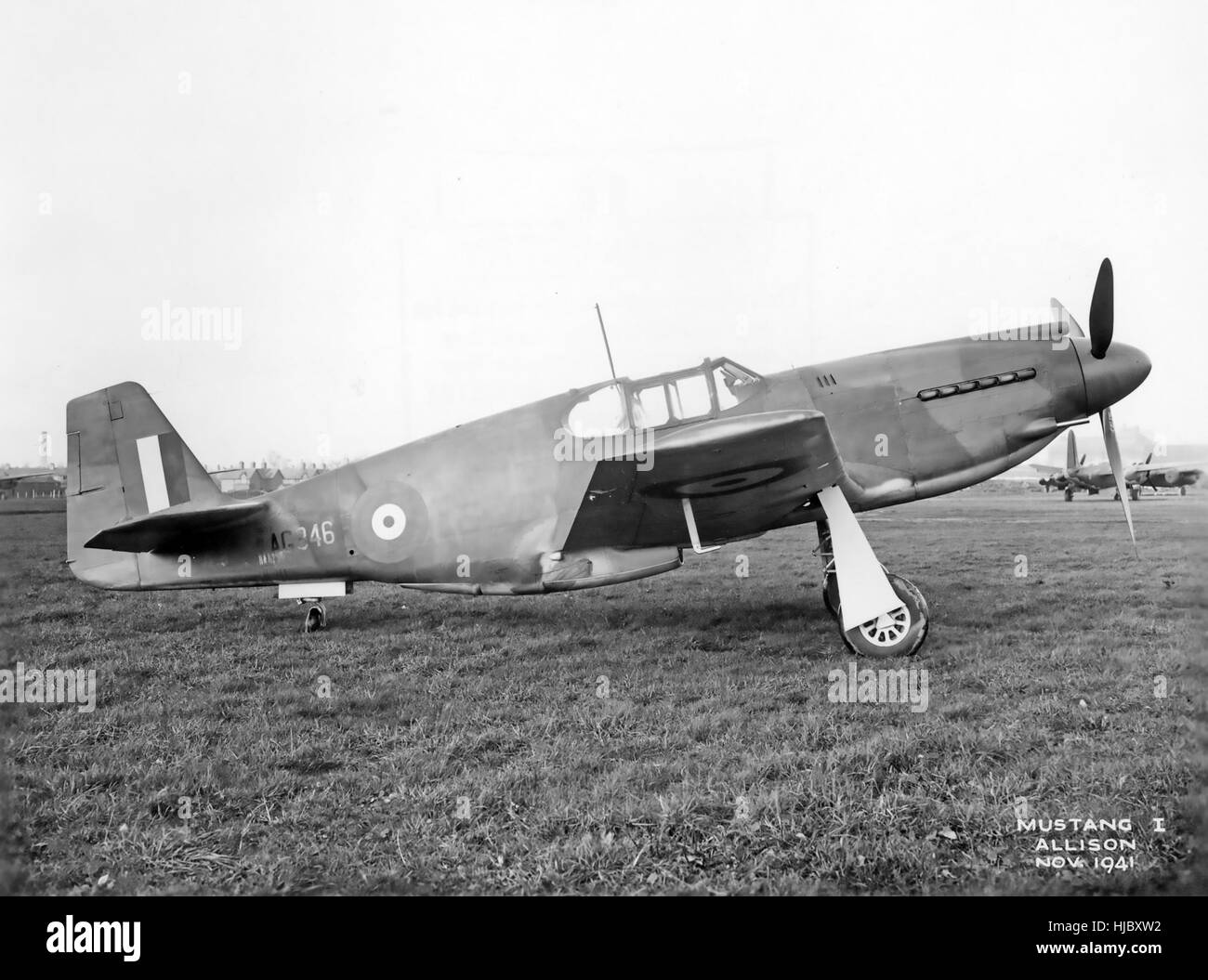 NORTH AMERICAN MUSTANG ich (kodiert AG346) mit Allison Engine an RAF Speke in der Nähe von Liverpool im November 1941, nachdem die erste Partie der Flugzeuge im Vormonat angekommen. Es war während des Fluges mit 168 Squadron RAF in der Nähe von St. Honorine, Frankreich, am 20. August 1944 an feindlichem Feuer verloren. Stockfoto