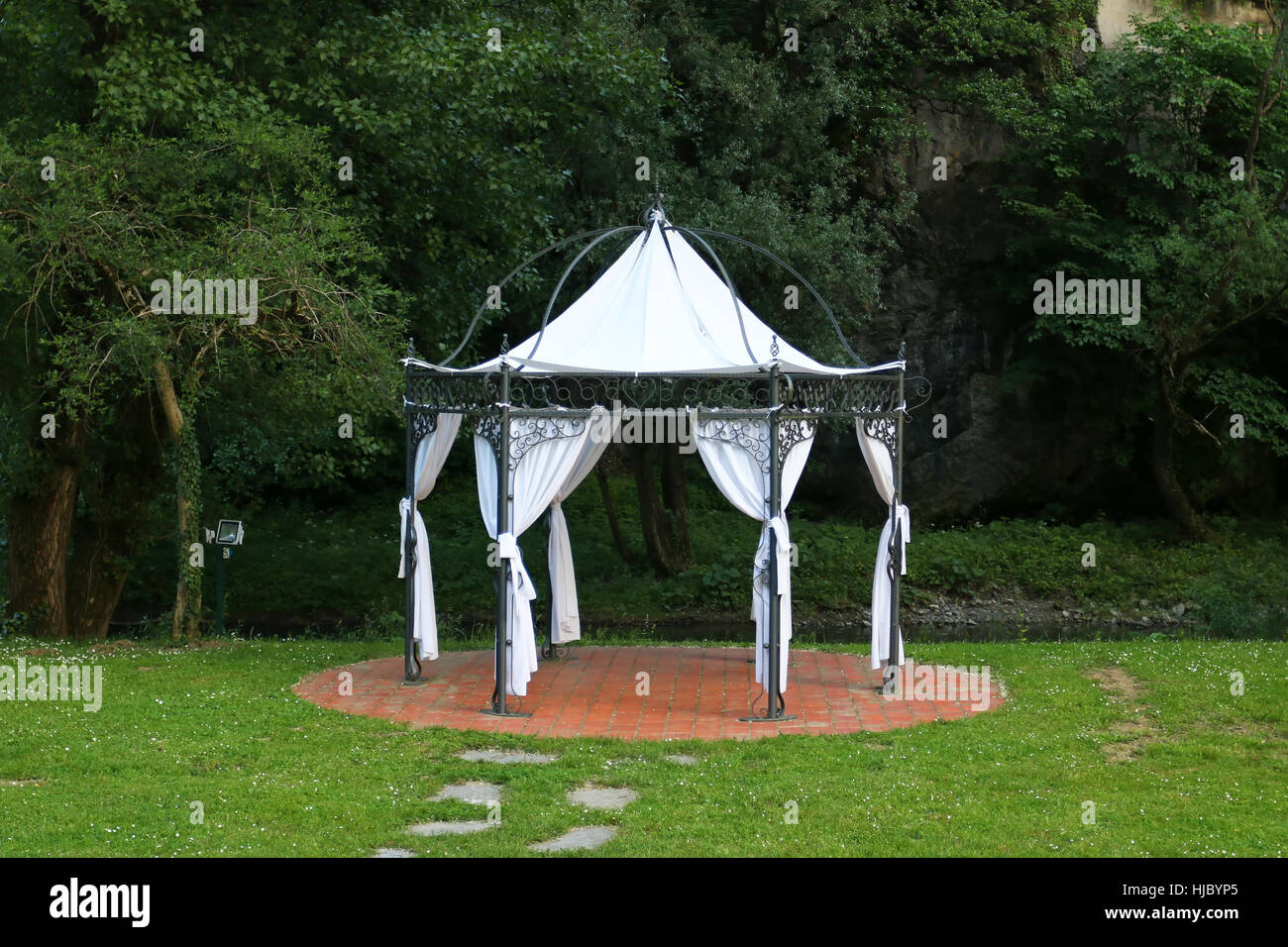 Schöne Metall Garten Luxuszelt. Stockfoto