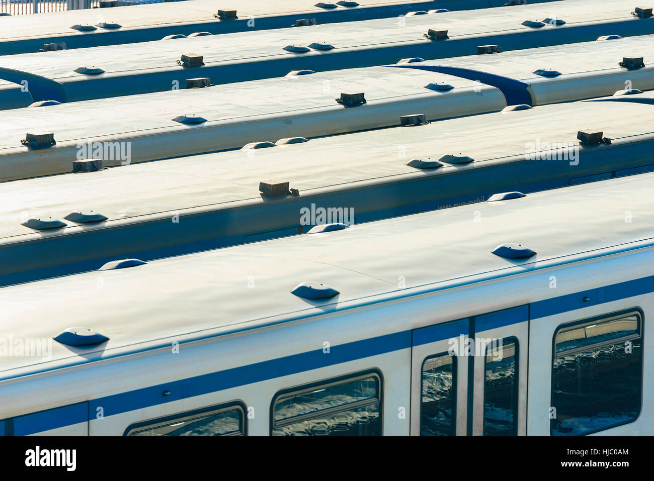 Waggons geparkt am Bahnhof. Bahnhof. Stockfoto