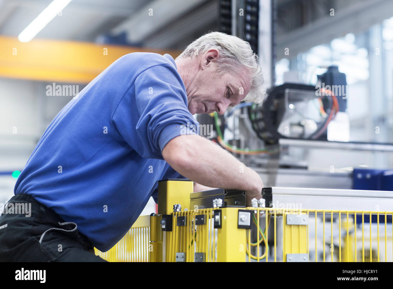 Ingenieur in der Maschinenfabrik Stockfoto