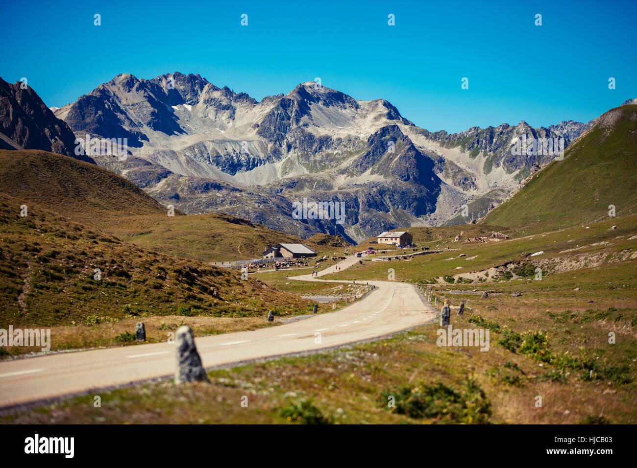 Blick auf kurvenreichen Straße und Berge, Albulapass, Graubünden, Schweiz Stockfoto