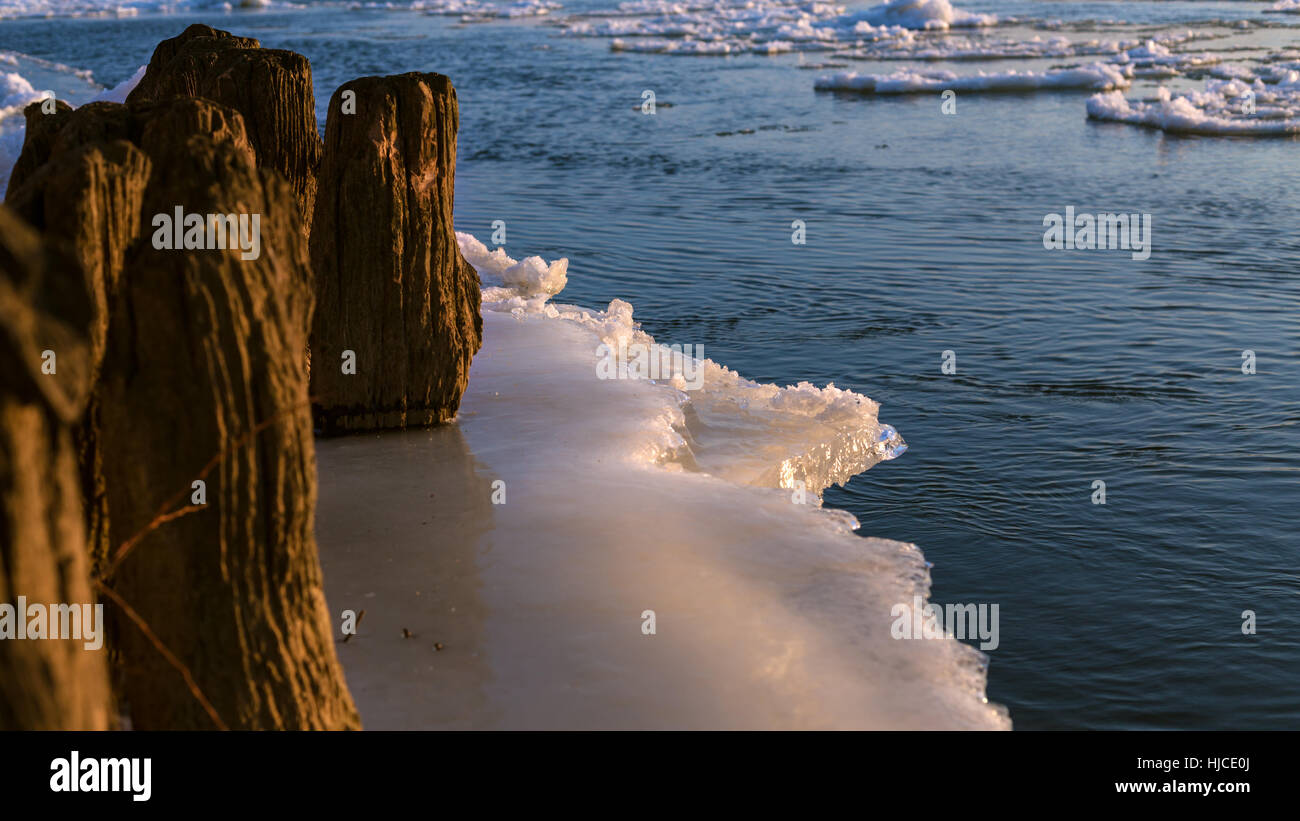 Eis auf der Weichsel Stockfoto