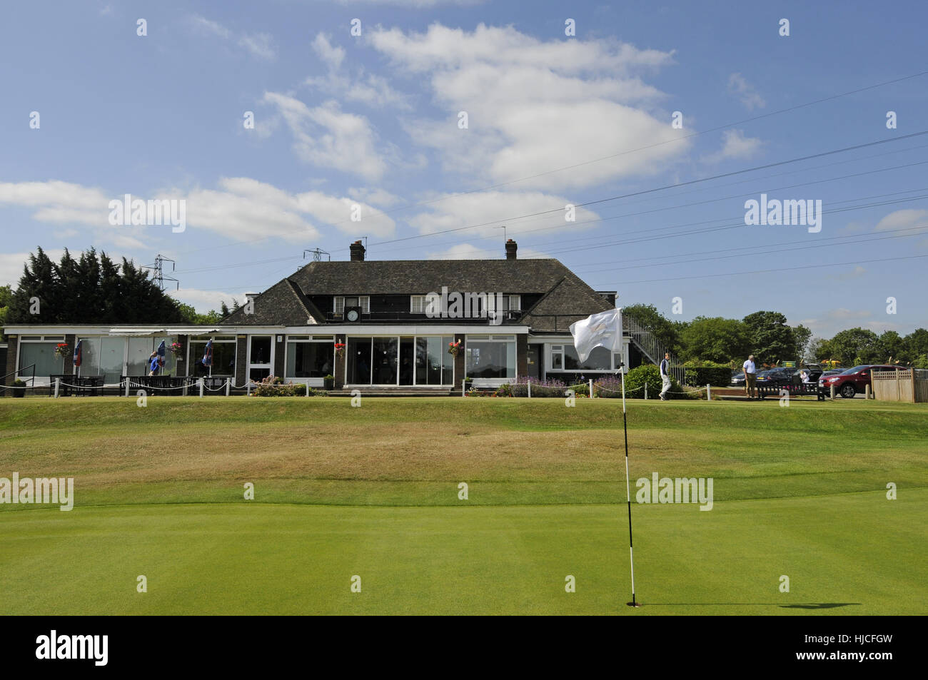 Bergauf zum Clubhaus aus dem 18. Grün, Canterbury Golf Club, Canterbury Kent England anzeigen Stockfoto