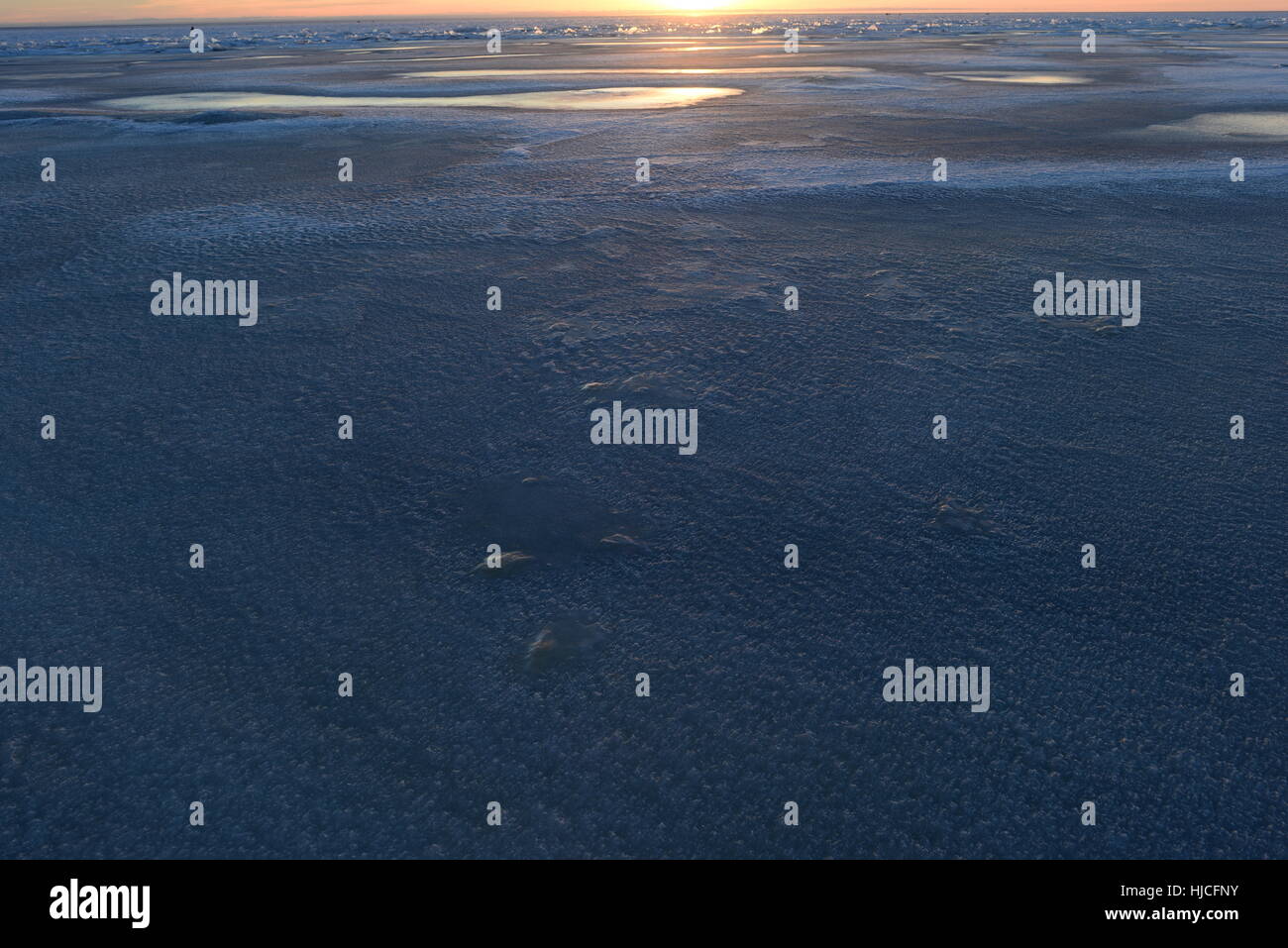 Ice Cold Bay Winterlandschaft bei Sonnenuntergang Stockfoto