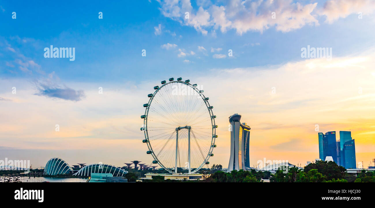 Singapur - 7. Januar 2017: Panorama-Blick auf Marina Bay. Hohen Blick auf Singapore Flyer, Marina Bay ist eines der berühmtesten Sehenswürdigkeit in Sünde Stockfoto