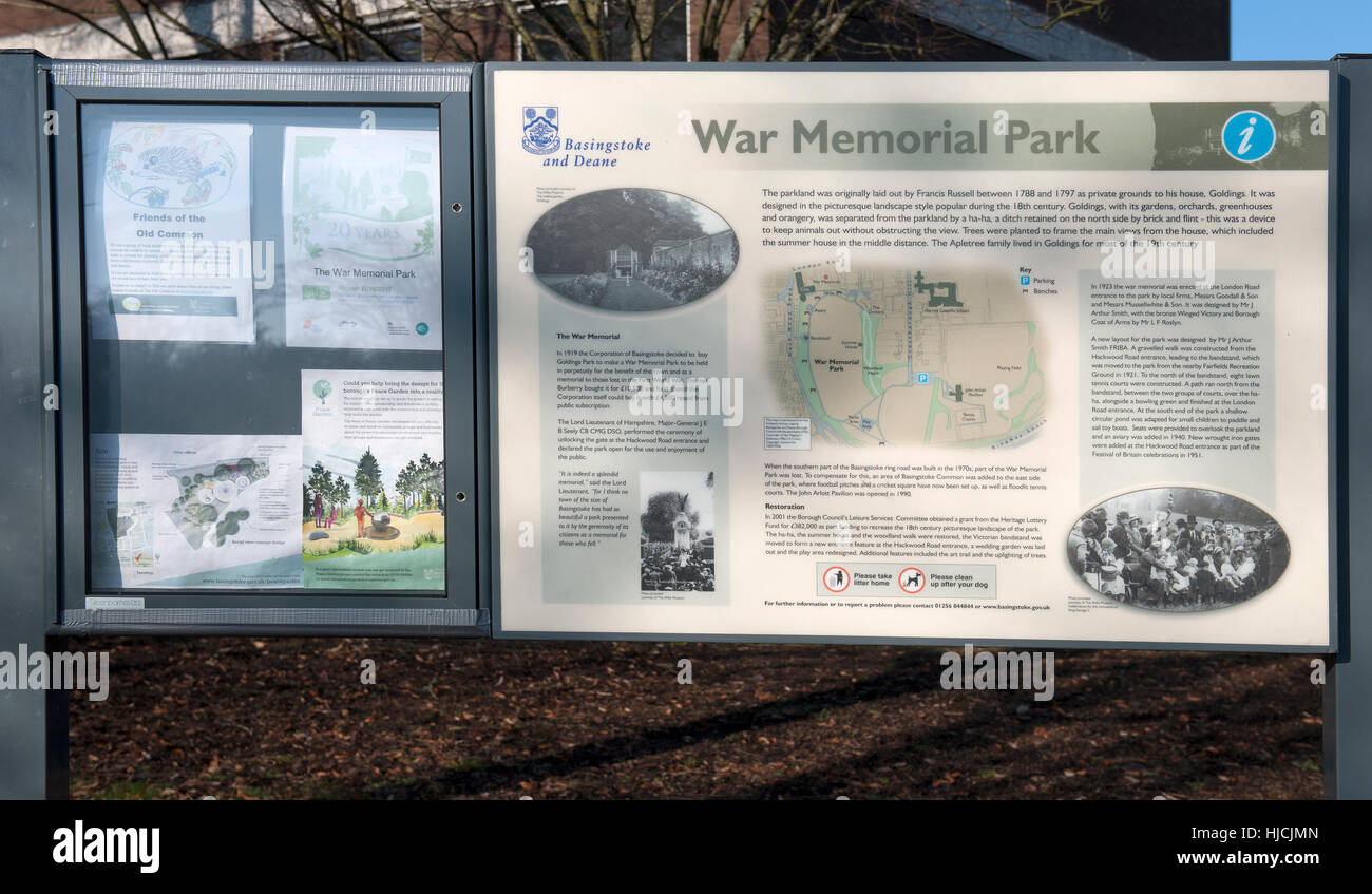 Informationstafel am Eingang zum War Memorial Park, Basingstoke, Hampshire, England, UK Stockfoto