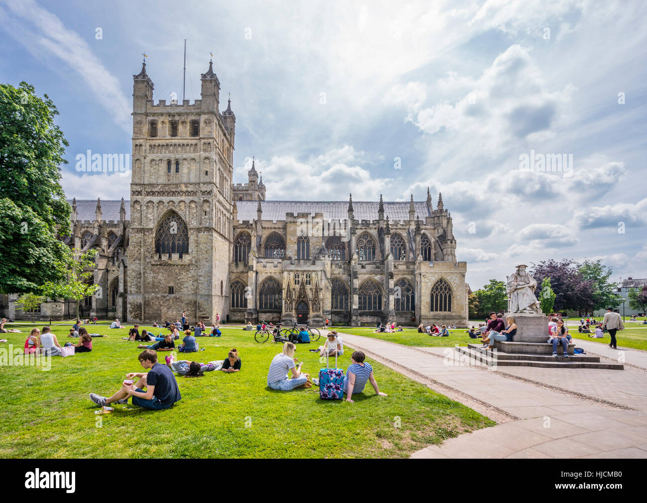 Großbritannien, South West England, Devon, Exeter, Kathedrale von Exeter und die Statue von Richard Hooker Stockfoto