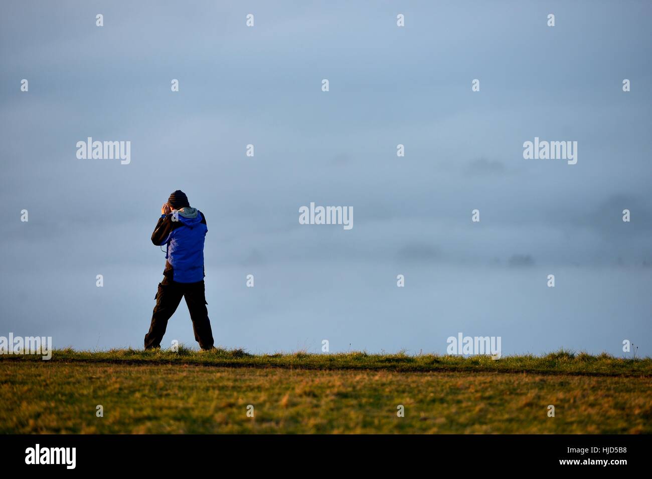 Devil es Dyke, East Sussex 23. Januar 2017 die sanften Hügel der South Downs National Park in der Nähe von Brighton über dem Nebel bei Sonnenuntergang zu erheben. © Peter Cripps/Alamy Live-Nachrichten Stockfoto