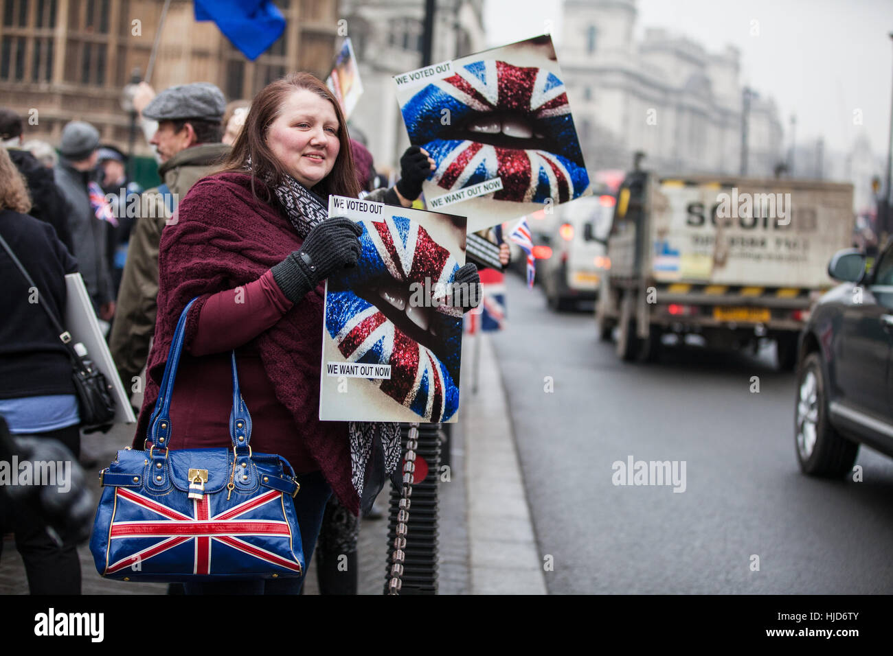 London, UK. 23. Januar 2017. Pro-Austritt-Aktivisten besuchen eine "Austritt friedliche laut und stolz" Rallye von UKIP außerhalb des Parlaments organisiert. Aktivisten wollen erreichen, dass die EU-Referendum-Abstimmung umgesetzt wird. Bildnachweis: Mark Kerrison/Alamy Live-Nachrichten Stockfoto