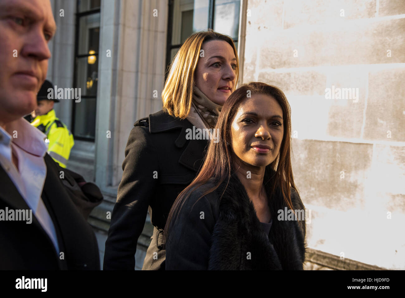 London, UK. 24. Januar 2017. Gina Miller befasst sich mit die Medien, nachdem der oberste Gerichtshof übermittelt seine Entscheidung über ein Rechtsmittel von der britischen Regierung nach der High Court letzten Monat entschied, dass der Premierminister nur Austritt nach einer Abstimmung im Parlament Ehre auslösen können: Peter Manning/Alamy Live News Stockfoto