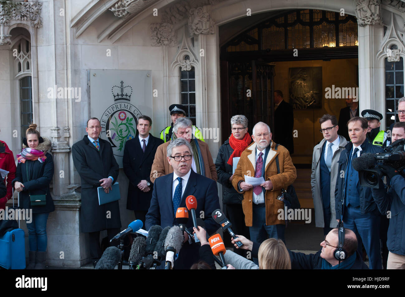 London, UK. 24. Januar 2017. Der Anwalt für einen Artikel 50 sprechen nach der oberste Gerichtshof wies die Regierung Beschwerde in einem Landmarkcase über Austritt, was bedeutet, dass Parlament verpflichtet werden, seine Zustimmung Vorträge auf Ausreise aus der EU zu halten. Michael Tubi / Alamy live News Stockfoto