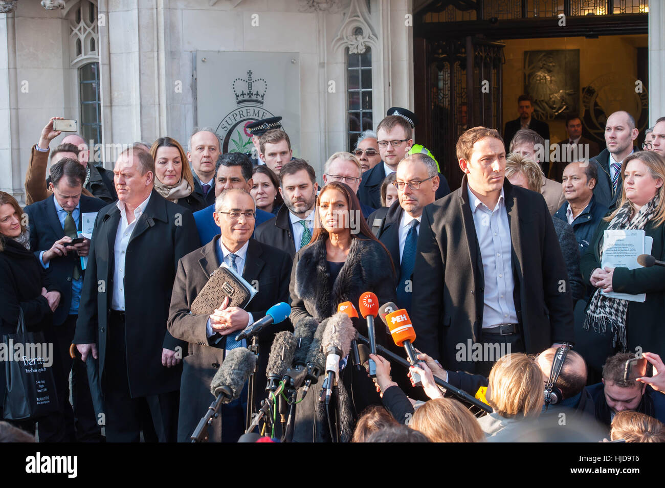 London, UK. 24. Januar 2017.Gina Miller im Gespräch nach der oberste Gerichtshof wies die Regierung Beschwerde in einem Landmarkcase über Austritt, was bedeutet, dass Parlament verpflichtet werden, seine Zustimmung Vorträge auf Ausreise aus der EU zu halten. Michael Tubi / Alamy Live News Stockfoto