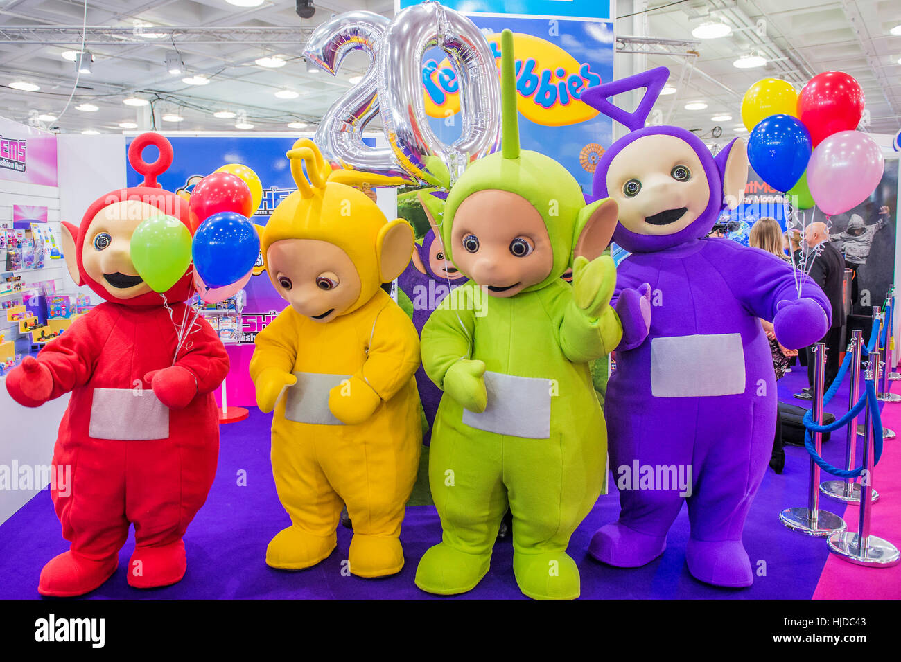 London, UK. 24. Januar 2017. Die Teletubbies feiern ihren 20. Geburtstag – The Londoner Spielwarenmesse öffnet im Olympia Exhibition Centre. Organisiert von der britischen Spielzeug und Hobby Association ist es das einzige dedizierte Spielzeug, Spiel und Hobby Messe im Vereinigten Königreich. Es läuft drei Tage lang mit mehr als 240 ausstellenden Unternehmen, die von den großen internationalen bis hin zu den neuen Start-up Unternehmen. London 24.01.17 Credit: Guy Bell/Alamy Live-Nachrichten Stockfoto