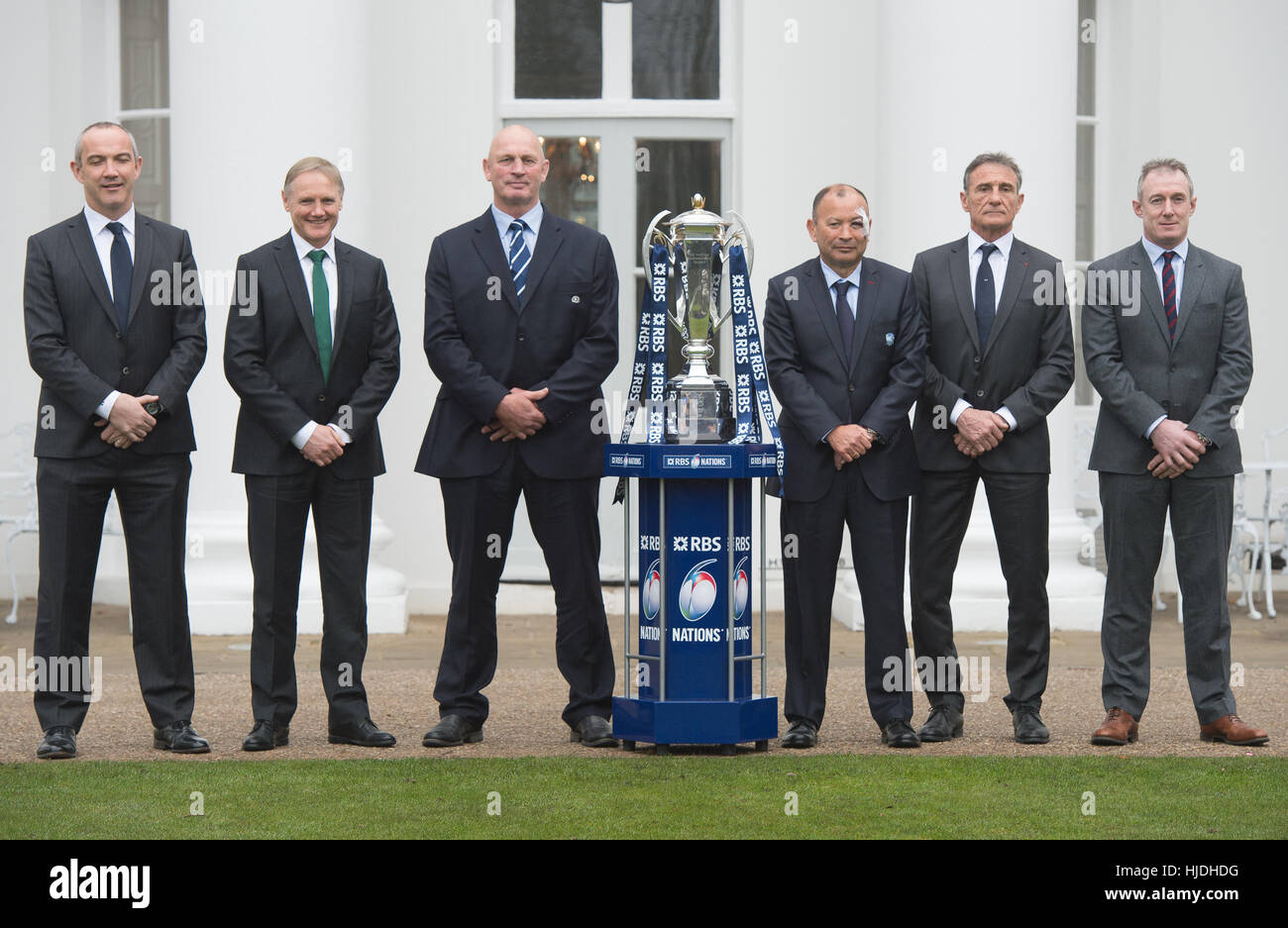 London, UK. 25. Januar 2017. Connor O' Shea, Joe Schmidt, Vern Cotter, Edie Jones, Guy Noves und Rob Howley besuchen die Einführung der RBS 6 Nations Championship bei der Hurlingham Club London Credit: Alan D West/Alamy Live News Stockfoto